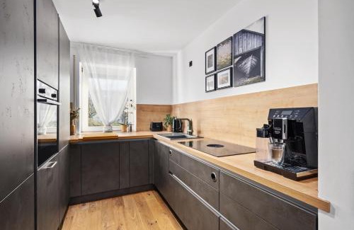 Schloßchemnitz Apartamento | EDLER WOHNRAUM Luxuriöses Apartment mit Balkon, Boxspringbett, Kaffeevollautomat, Lift & Parkplatz