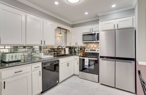 Edmond Cabaña | Edmond Home Near Colleges, Lakes, & Shopping!