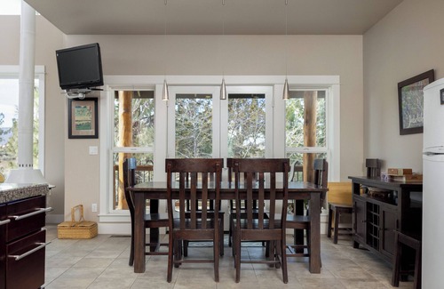 Mountain View Casa | Edradour Estates – Stunning 6 BDR Bend Retreat for 14 w/ Theater Room!
