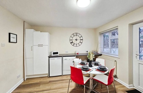 Montpellier Casa | Edward Street House Central Location Sleeps 5, Cheltenham