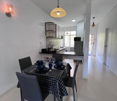 Batu Ferringhi Apartamento | EE's Beach House - Homestay 3 min walk to beach