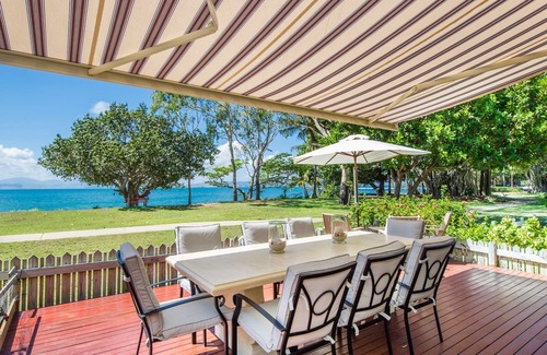 Picnic Bay Casa | EEAST on the beachfront of Picnic Bay