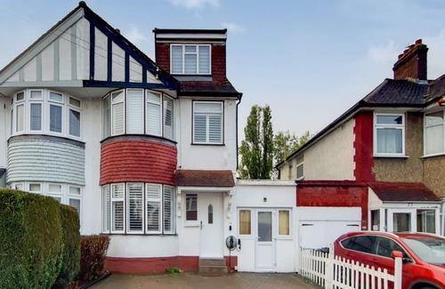 Kidbrooke with Hornfair Casa | EEJ Charming London 5 Bed Home - Greenwich