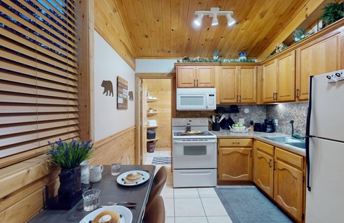 Island Park Apartamento | NIDO DE ÁGUILA # 1 TV CON REPRODUCTOR DE DVD COCINA COMPLETA PARRILLA DE GAS BALONCESTO Y BALONCESTO DE VOLEIBOL