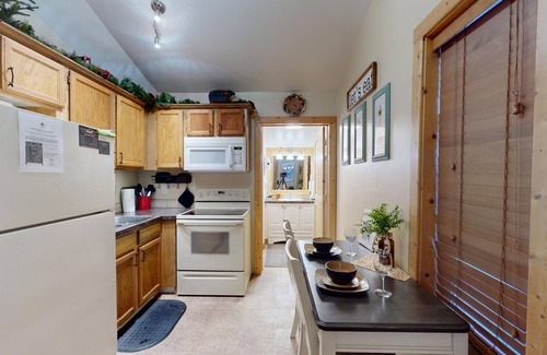 Rea Apartamento | EF Bear Cave 3* Free Wifi, Satellite Tv, Sleeps 2, Pet Friendly, Bbq Grill