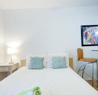 Hendricks and Venice Isles Casa | Efficiency 2 on water Las Olas, beach and free kayaks
