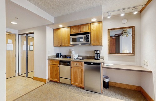 Crested Butte Apartamento | Efficient Mountain Escape W/ Murphy Bed, Shared Pool, Slope Access & Kitchenette