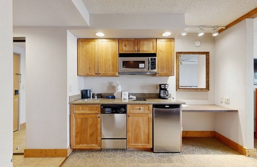 Crested Butte Apartamento | Efficient Mountain Escape W/ Murphy Bed, Shared Pool, Slope Access & Kitchenette