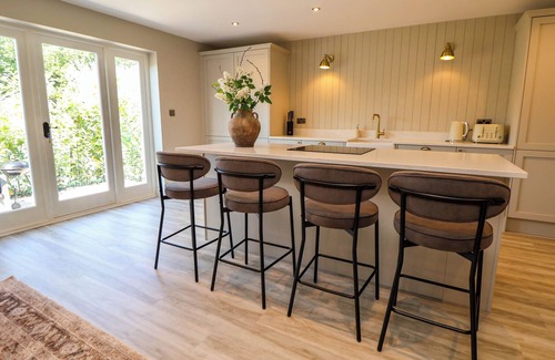 Wrinehill Cabaña | EGERTON COTTAGE, pet friendly, character holiday cottage in Betley