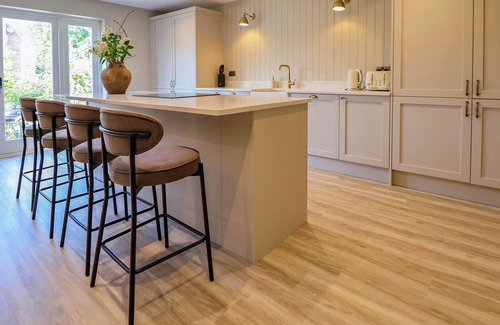 Wrinehill Cabaña | EGERTON COTTAGE, pet friendly, character holiday cottage in Betley