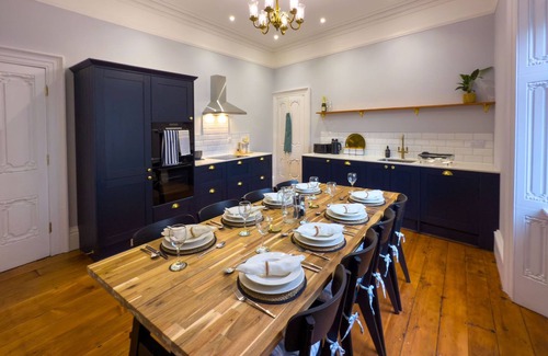 Penrith Casa | Egerton House Penrith - a cottage that sleeps 8 guests in 4 bedrooms