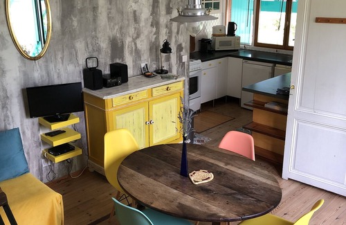 Lacanau-Ocean Apartamento | Eglantine Apartment in beautiful, fully renovated Canaulaise villa