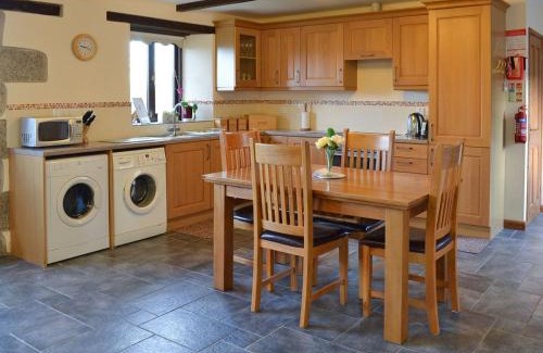 Helston Casa | Eglos Derry Farm Cottage - E4597