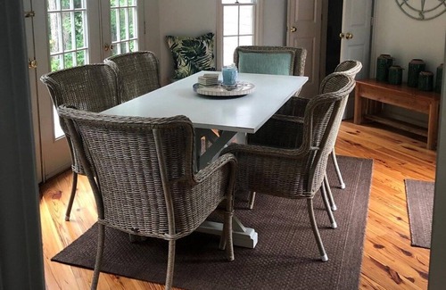 Cotuit Casa | Egyptian linens & Luxury amenities by Hermès, Lanvin & Molton Brown collections.