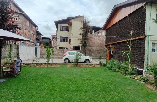 Srinagar Hotel | Ehaan Homestay