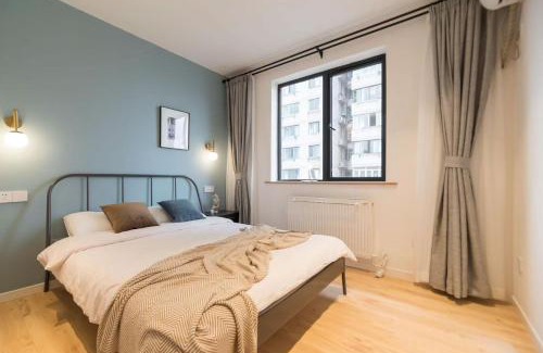 Huangpu Apartamento | EHUB - Enjoy Shanghai Tower View with Floating Bed, near Yuyuan Garden and the Bund