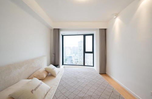 Huangpu Apartamento | EHUB - Super Luxury Apt at the Bund Area with Big Balcony, Surrounded by Shopping & Dining