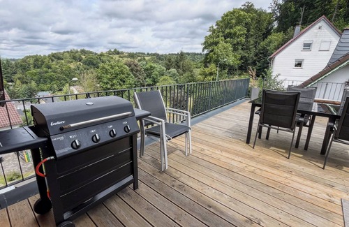Pelm Apartamento | Eifelglück vacation apartment with a view of the Kasselburg castle