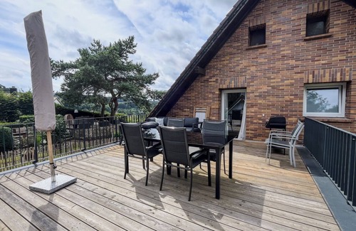 Pelm Apartamento | Eifelglück vacation apartment with a view of the Kasselburg castle