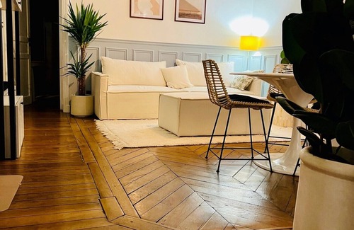 Faubourg Saint-Germain Apartamento | Eiffel Tower! Very chic 2 bedrooms, Rue Cler