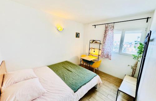 Colombes Casa | Eiffel Tower view Homestay,20mins to Paris