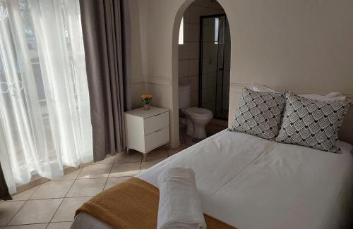 Brits Cama Y Desayuno | Eight Martjie Bed & Breakfast