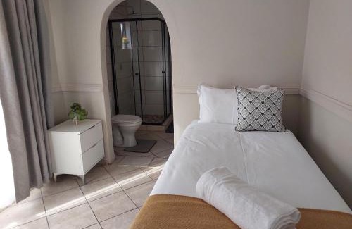 Brits Cama Y Desayuno | Eight Martjie Bed & Breakfast