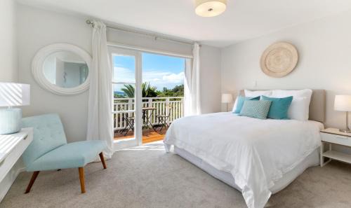 Oneroa Casa | Eight on Church - near Mudbrick & Cable Bay