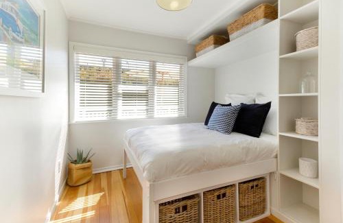Oneroa Casa | Eight on Church - near Mudbrick & Cable Bay
