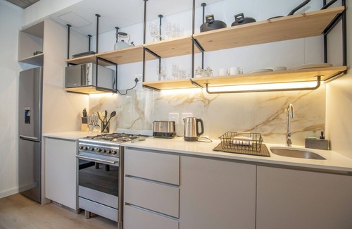 Three Anchor Bay Apartamento | EIGHTY2 ON M - Fluent Serviced Apartments