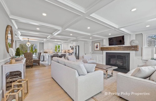 West Chatham Casa | Eileen's Escape: 021-C Luxurious Chatham Home, Heated Saltwater Pool, Newly Renovated