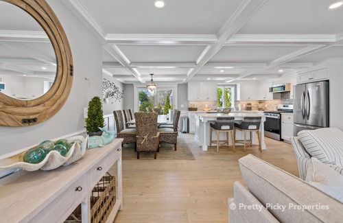 West Chatham Casa | Eileen's Escape: 021-C Luxurious Chatham Home, Heated Saltwater Pool, Newly Renovated