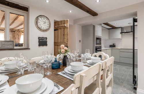 Malmesbury Cabaña | Eilmers Cottage - Beautiful 4BD in Malmesbury