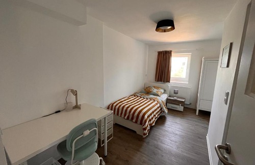 Neumuhlen-Dietrichsdorf Casa | Ein schönes Zimmer in Kiel