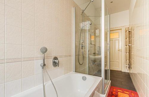 Neustadt Casa | Ein Zimmer in einer 5-Zimmer-Wohnung in Leipzig mit Gemeinschaftsküche und -Bad