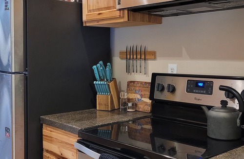 Frankfort Cabaña | Eire Cottage, Private Waterfall views, Hot tub. On Bourbon trail.