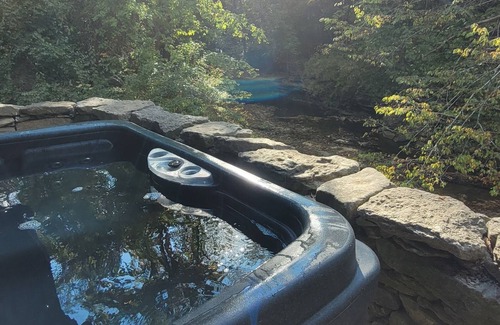 Frankfort Cabaña | Eire Cottage, Private Waterfall views, Hot tub. On Bourbon trail.