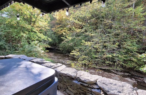 Frankfort Cabaña | Eire Cottage, Private Waterfall views, Hot tub. On Bourbon trail.