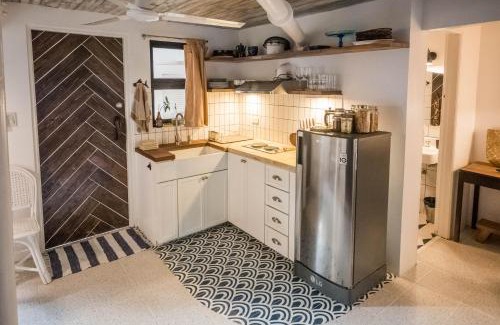 Olongapo Apartamento | EIWA Nest Self-Service Apartment - AC, Outdoor Tub, Pet Friendly with a Fee