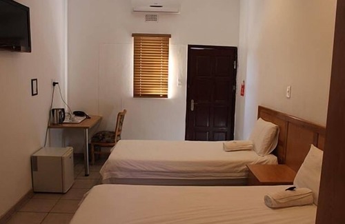 Ondangwa Cabina | Ekamuti Town lodge