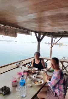 Jerowaru Casa | Ekas beach floating houuse and resto