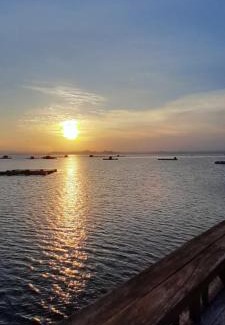 Jerowaru Casa | Ekas beach floating Room and suite