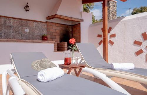 Breña Alta Villa | El Amanecer - villa privada con piscina agua salada, barbacoa y chimenea