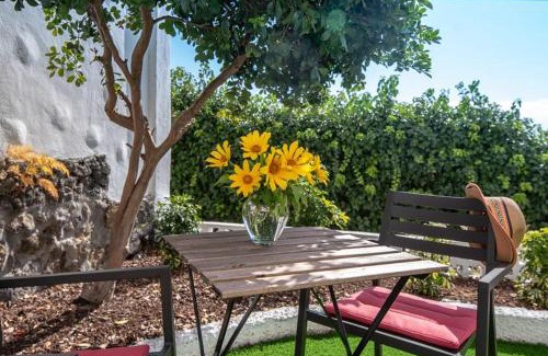 Breña Alta Villa | El Amanecer - villa privada con piscina agua salada, barbacoa y chimenea