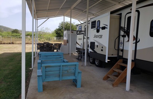 Llanos Costa Casa | El Camper, carretera hacia Combate, Cabo Rojo