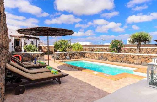 Guime Casa | El Caserío de Güime Villa con Piscina Climatizada