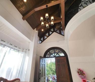 Angono Cama Y Desayuno | El Castillo Bed and Breakfast