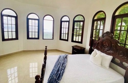 Cabrera Casa | El Castillo Tropical