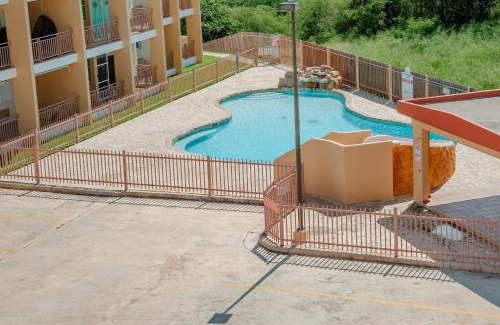 El Combate Casa | El Combate Condos, Enjoy Ocean Views and Pool Fun