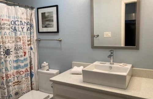 Corpus Christi Casa | El Constante 128K